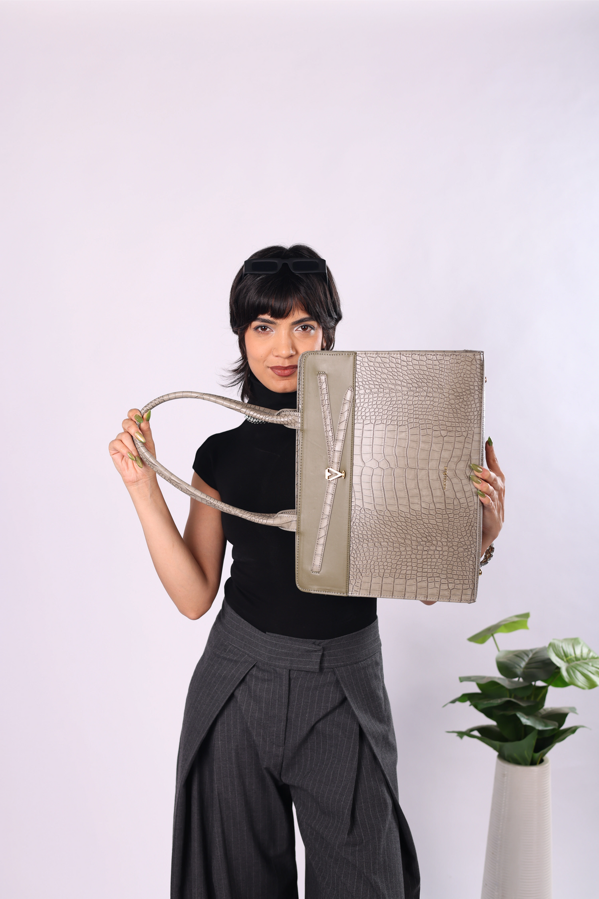 BOARDROOM ELEGANCE - Green Tote