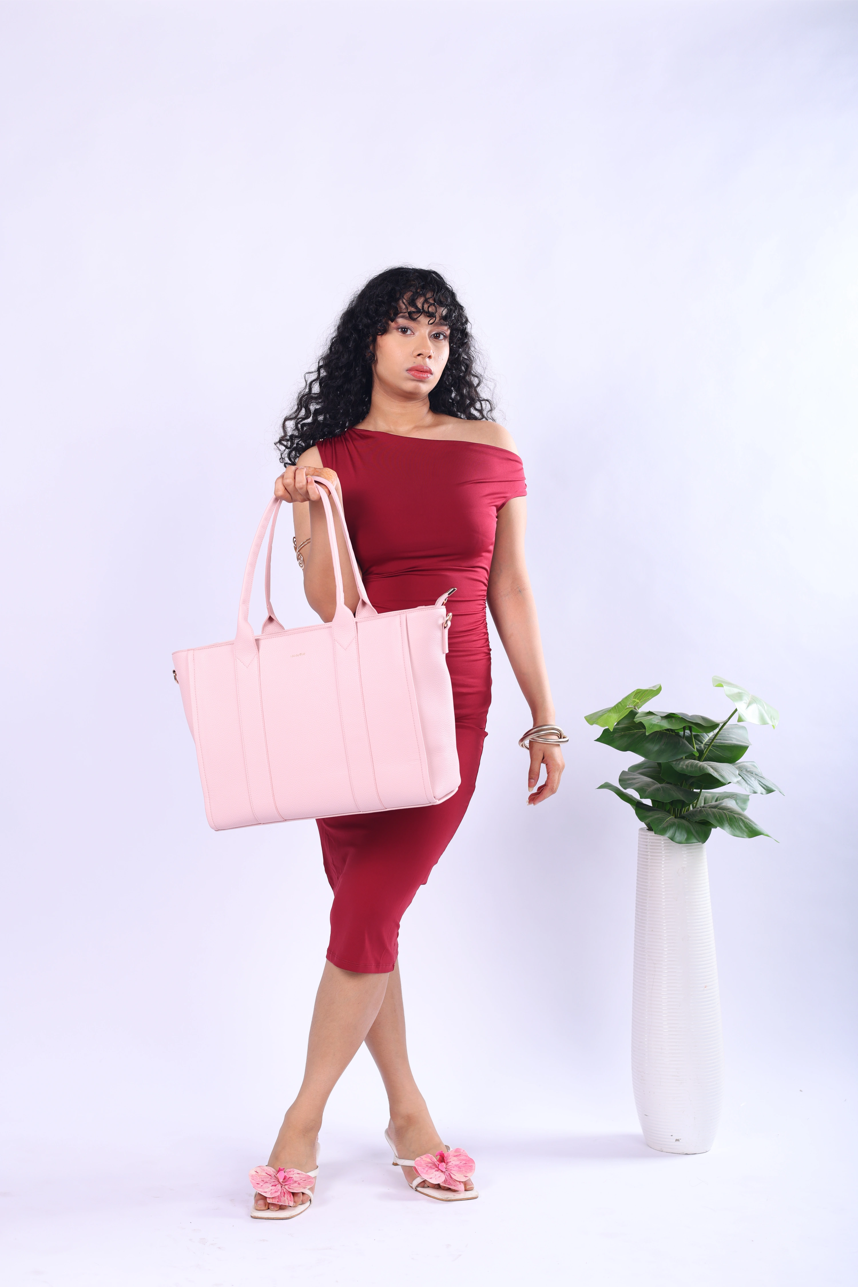 THE CLASSIC CARRIE Tote