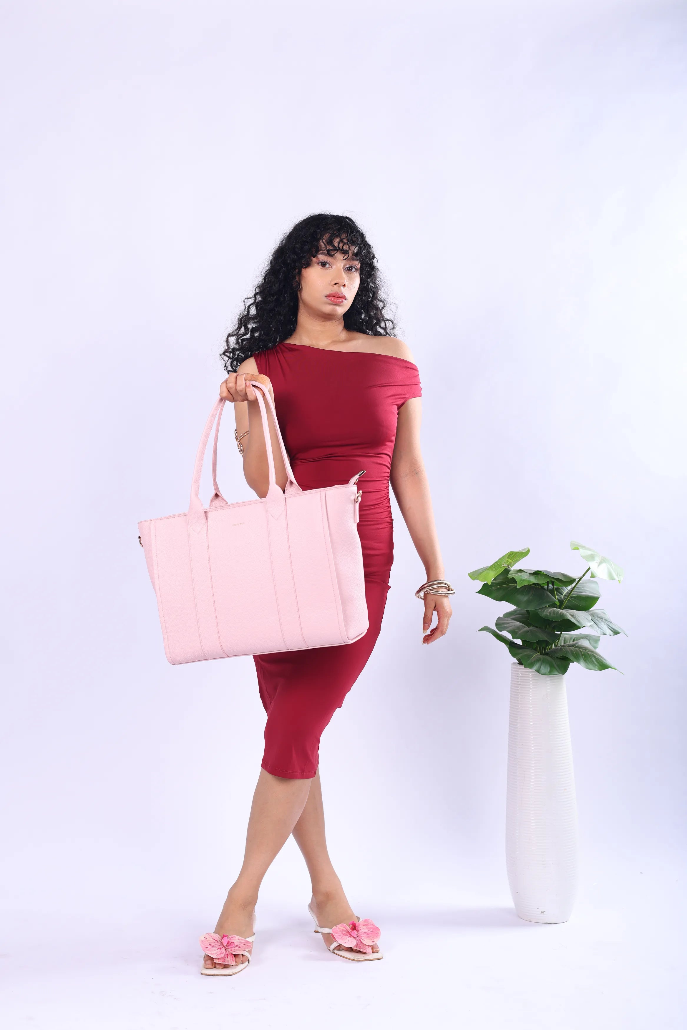 THE CLASSIC CARRIE Tote