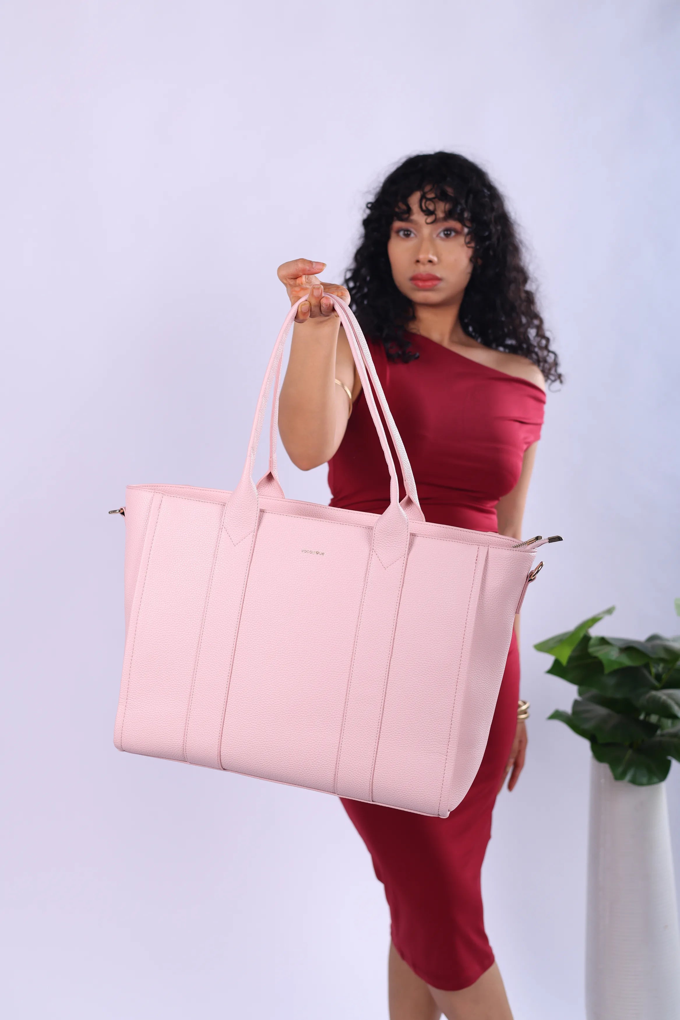 THE CLASSIC CARRIE Tote