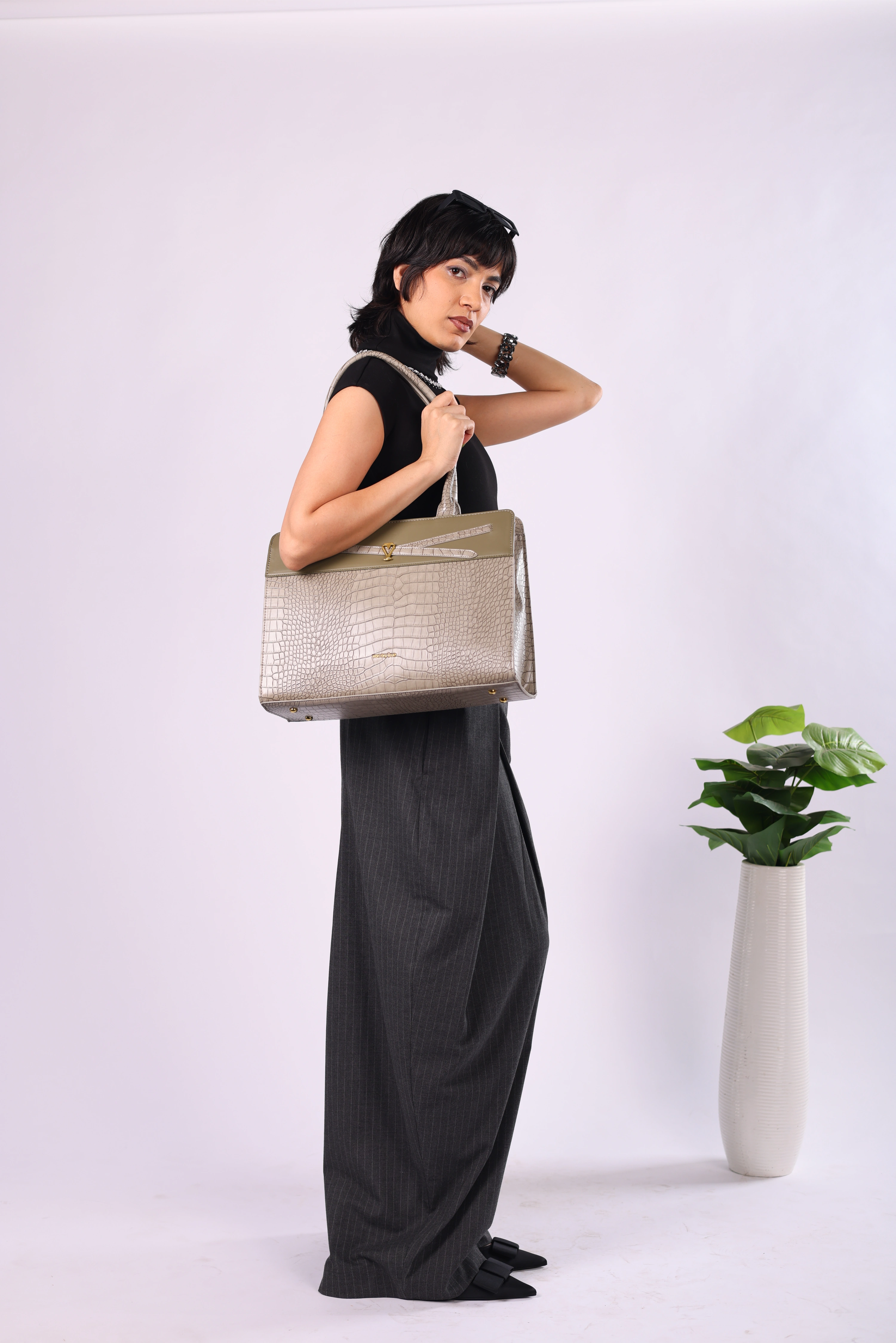 BOARDROOM ELEGANCE - Green Tote