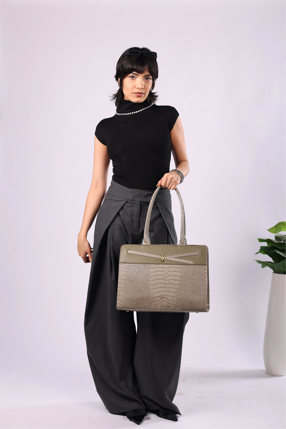 BOARDROOM ELEGANCE - Green Tote