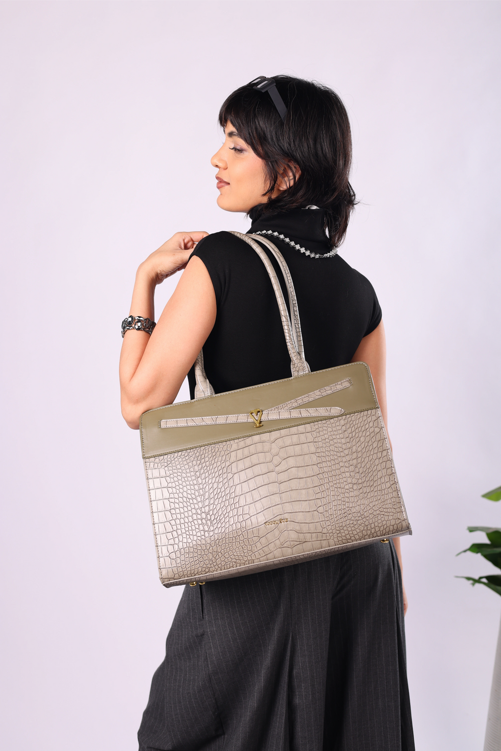 BOARDROOM ELEGANCE - Green Tote