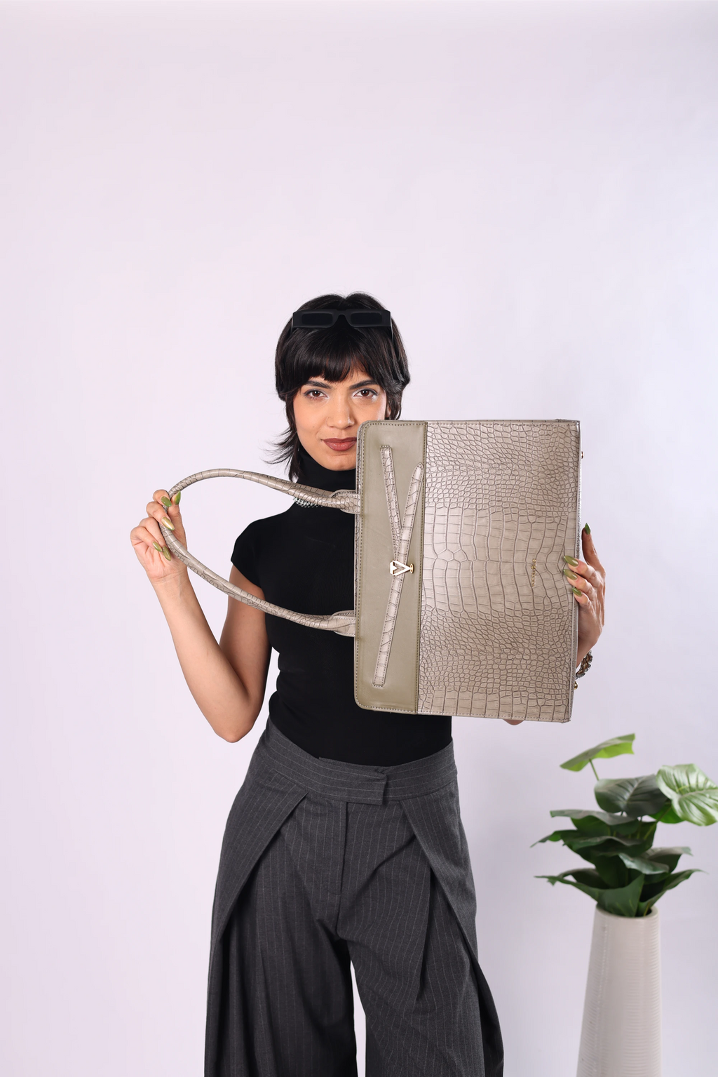 BOARDROOM ELEGANCE - Green Tote