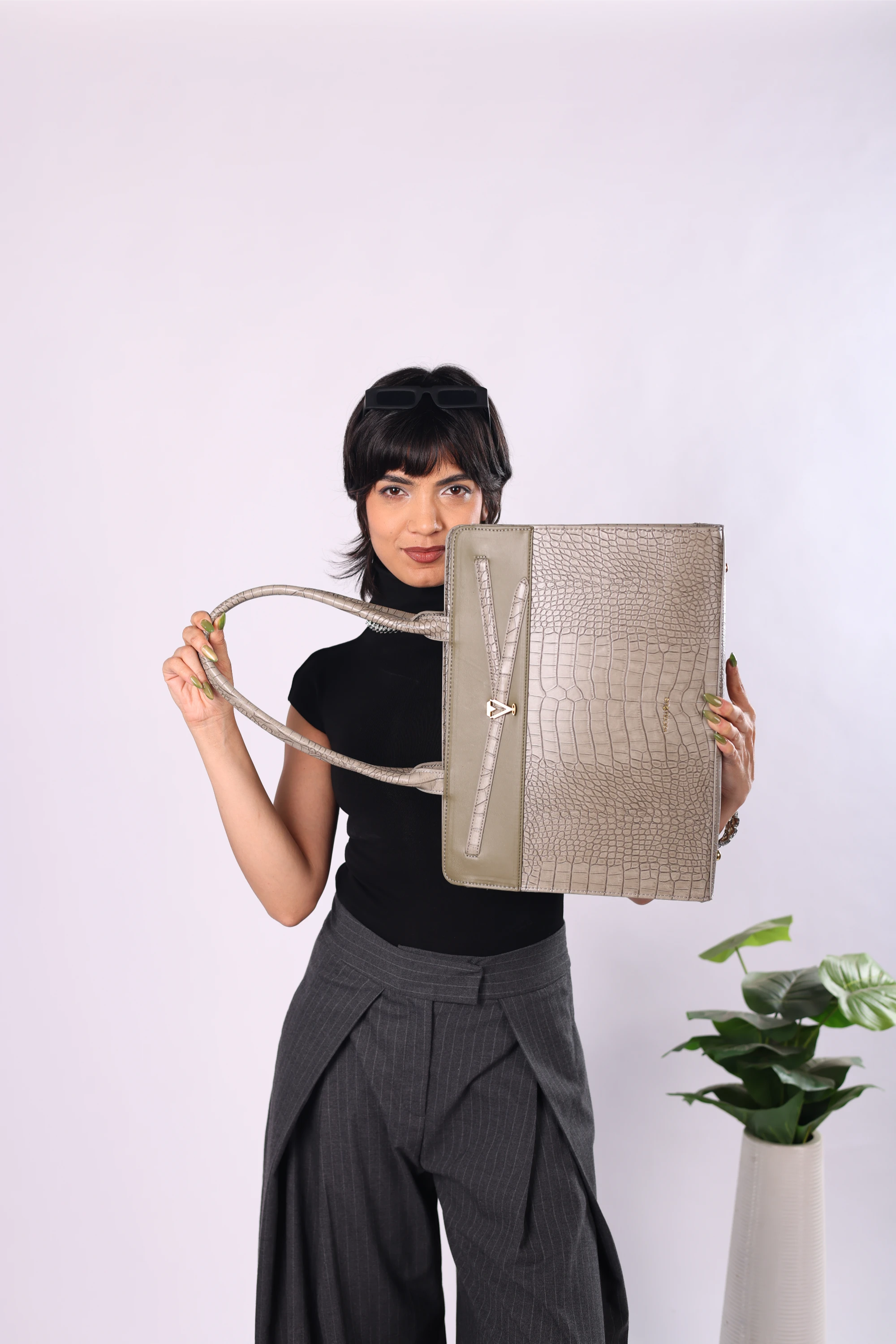 BOARDROOM ELEGANCE - Green Tote