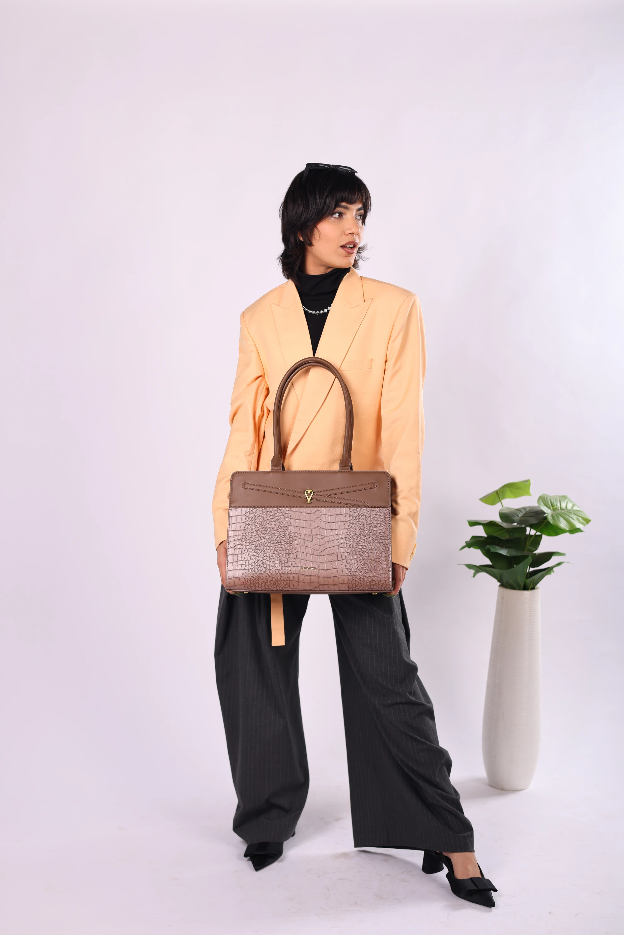 EXECUTIVE CHIC - Brown Croco Tote
