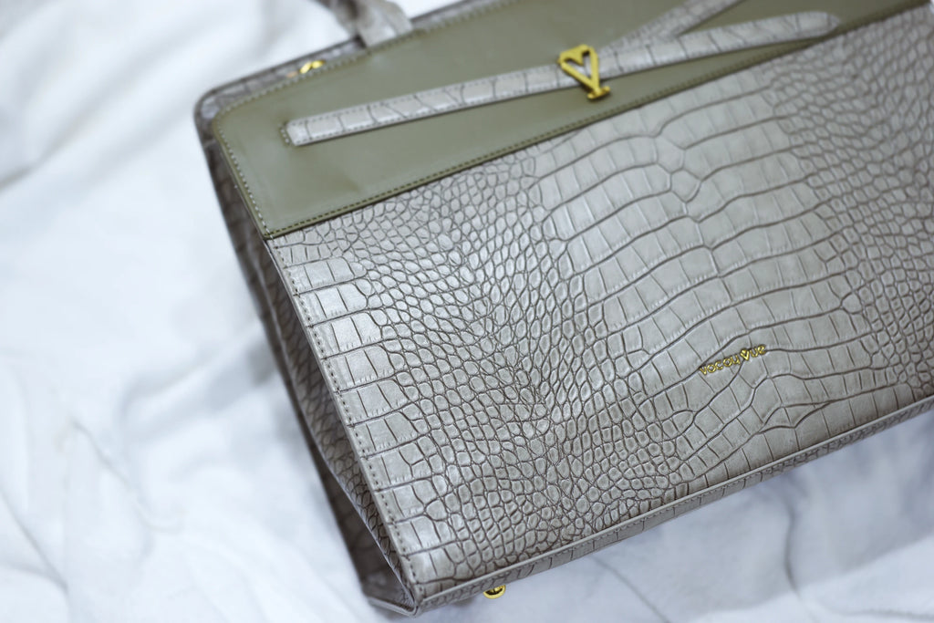 BOARDROOM ELEGANCE - Green Tote