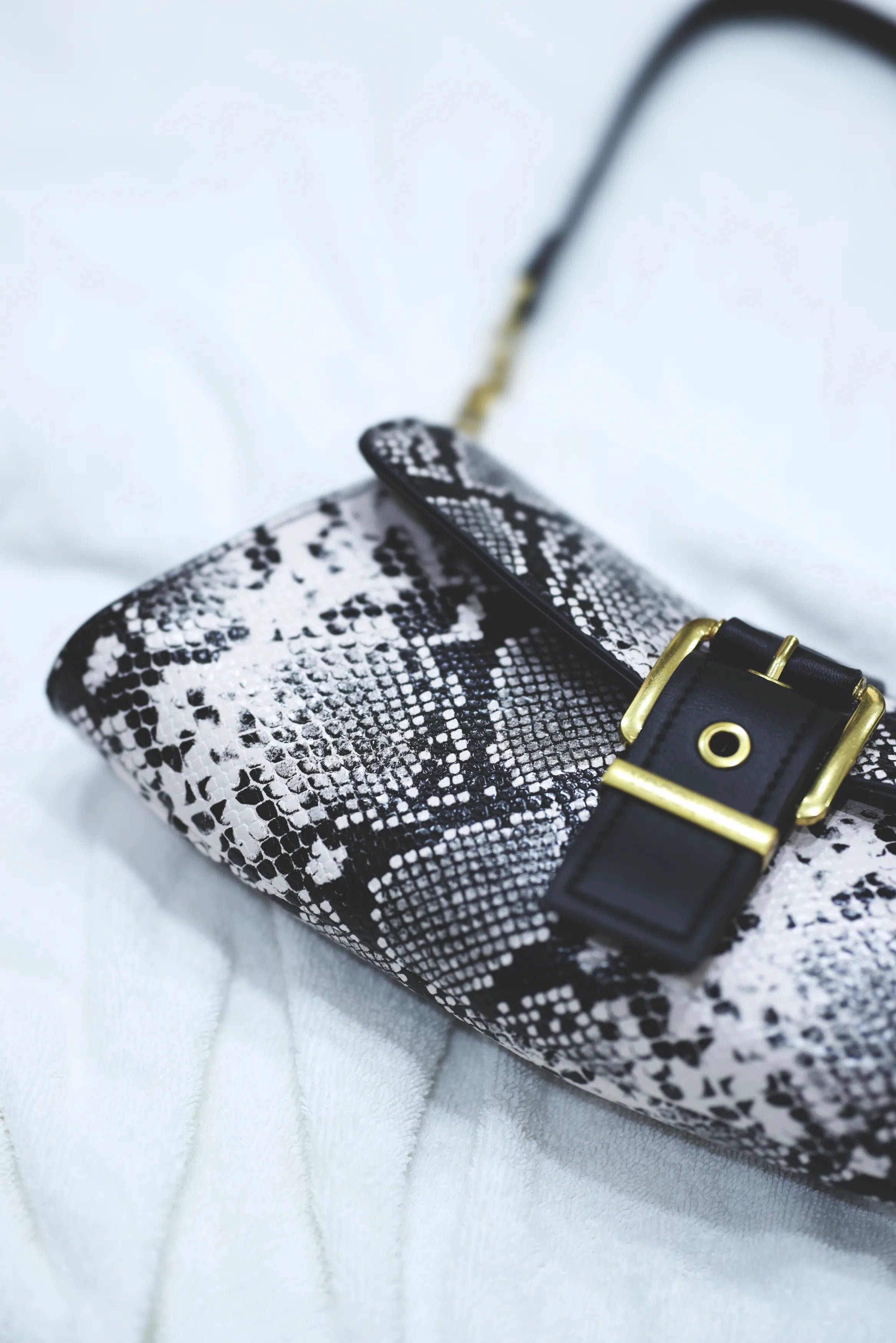 THE ECLIPSE LUXE - Black & White Sling